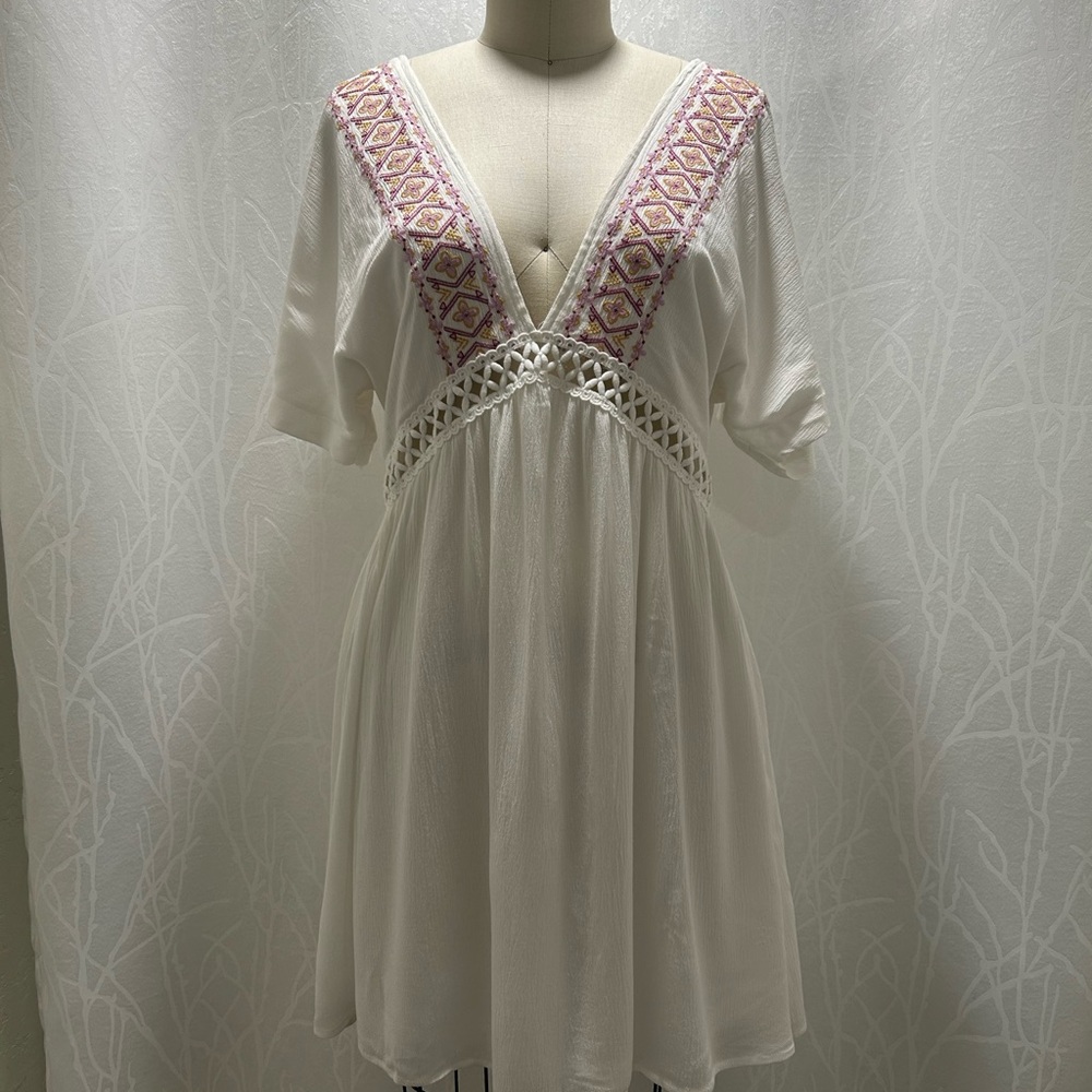 En Creme White and Pink Crochet Swimsuit Cover Up Dress